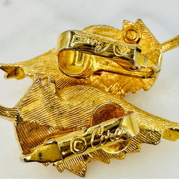 Vintage Coro Gold Leaf Earrings Clip On Signed Curled Leaf Design Mid Century - Picture 7 of 9